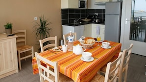 Apartment | Living room - Apartment in Plougasnou With Stunning Sea Views (Plougasnou)