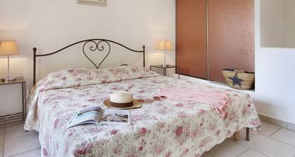Maisonette in Gordes With Provencal Charm
