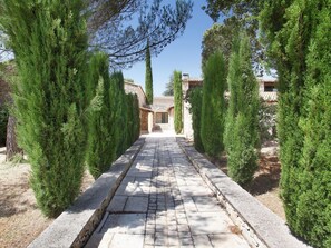 Property grounds - Maisonette in Gordes With Provencal Charm (Gordes)