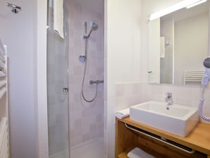 Apartment | Bathroom - Comfortable Apartment in Chatel, 50 m. From the ski Lift (Chatel)