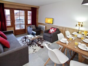 Apartment | Living room - Comfortable Apartment in Chatel, 50 m. From the ski Lift (Chatel)
