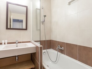 Apartment | Bathroom | Towels - Charming Apartment in the Medieval Village of Eguisheim (Eguisheim)
