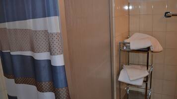 Ferienhaus | Badezimmer | Dusche, Handtücher