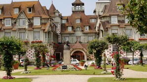 Unclassified image, 3 of 18, button - Traditional Apartment With Balcony or Terrace in Deauville (Deauville)