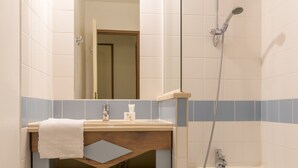 Unclassified image, 5 of 18, button - Traditional Apartment With Balcony or Terrace in Deauville (Deauville)