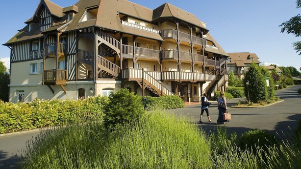 Unclassified image, 1 of 18, button - Traditional Apartment With Balcony or Terrace in Deauville (Deauville)