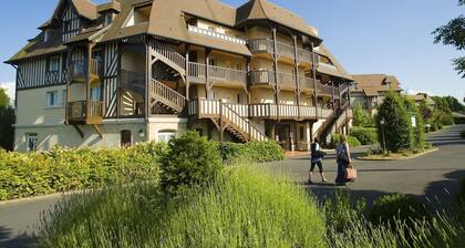 Traditional Apartment With Balcony or Terrace in Deauville