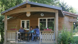 Exterior - Comfortable Chalet Located Among Vineyards in the Dordogne (Saint-Andre-et-Appelles)