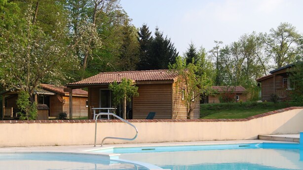 Outdoor pool - Comfortable Chalet Located Among Vineyards in the Dordogne (Saint-Andre-et-Appelles)