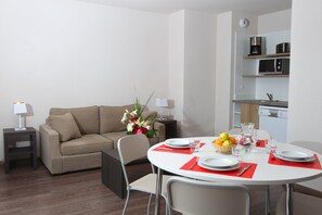 Apartment | Dining - Apartment in France With Modern Design (Roz-sur-Couesnon)