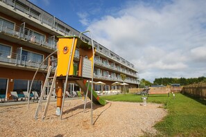 Apartment | Garden - Apartment in France With Modern Design (Roz-sur-Couesnon)