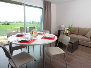 Apartment | Living room - Apartment in France With Modern Design (Roz-sur-Couesnon)