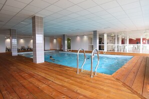 Apartment | Pool | Outdoor pool, a heated pool - Apartment in France With Modern Design (Roz-sur-Couesnon)
