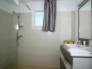 Apartment | Bathroom - Cozy Country Home in Les Alpilles (Paradou)