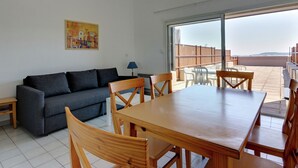 Unclassified image, 4 of 21, button - Carefully Furnished Studio at 100 m. From the Beach (Gassin)