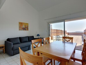 Apartment | Living room - Carefully Furnished Studio at 100 m. From the Beach (Gassin)