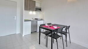 Unclassified image, 5 of 21, button - Carefully Furnished Studio at 100 m. From the Beach (Gassin)