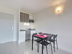 Apartment | Private kitchen | Fridge, microwave - Carefully Furnished Studio at 100 m. From the Beach (Gassin)