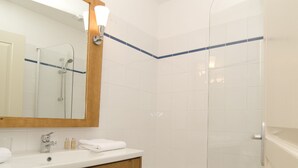 House | Bathroom | Combined shower/tub - Cozy Holiday Home in Trébas With Sauna (Trebas)