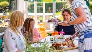 Dining - Comfortable Chalet With Dishwasher, Near the Sea in Egmond (Egmond aan den Hoef)