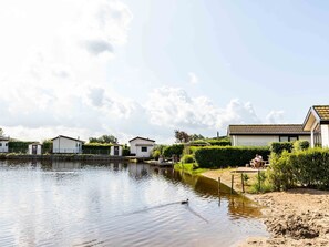 Exterior - Comfortable Chalet With Dishwasher, Near the Sea in Egmond (Egmond aan den Hoef)
