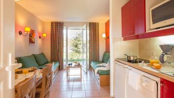 Fridge, microwave, dishwasher, coffee/tea maker
