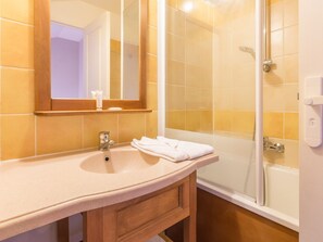 Bathroom - Situated in a Landscaped Park of a Little Less Than ... (Marciac)