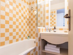 Apartment | Badezimmer | Handtücher