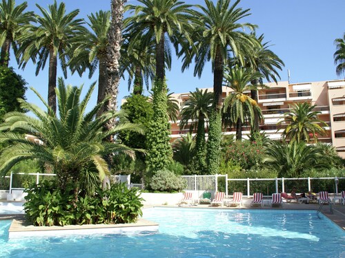 Nice Apartment 300 m. Away From the Beach of Golfe-juan