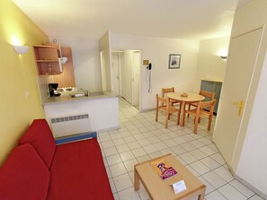 Apartment | Eigene Küche | Kühlschrank, Ofen, Geschirrspüler, Hochstuhl