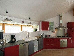House | Private kitchen - Spacious Estate in Roussines (Roussines)