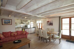 Living room - Spacious Estate in Roussines (Roussines)