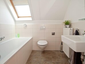 House | Bathroom - Tail-wagging Lake Escape (Heel)