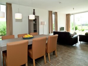 House | Dining - Tail-wagging Lake Escape (Heel)