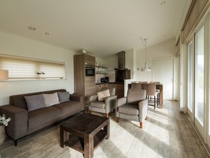 House | Living area - Nice, 2 Bathroom Lodge With Dishwasher, Near the Sea (Hollum)