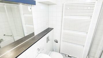Apartment | Bathroom | Bathtub