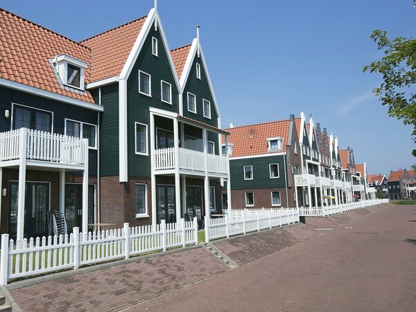Pet-friendly Garden Getaway - Volendam