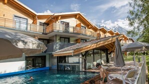 Pool - Apartment in France With Heated Pool & Wellness (Chamonix-Mont-Blanc)