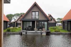 Villa | Exterior - Canal Villa With Terrace (Ossenzijl)