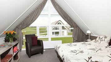 3 bedrooms, individually furnished, bed sheets