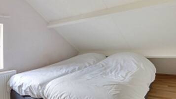 House | 3 bedrooms, individually furnished, bed sheets