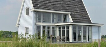 Luxury Wellness Villa With a Jetty, Located in Giethoorn