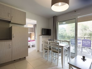 Dining - Modern and Comfortable Apartment Near the Pont du Gard (Vers-Pont-du-Gard)