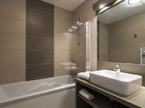 Bathroom - Modern and Comfortable Apartment Near the Pont du Gard (Vers-Pont-du-Gard)