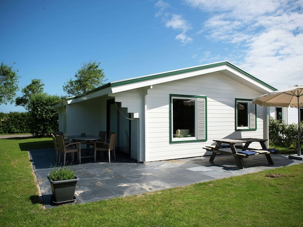 Wooden Bungalow With Dishwasher Near The Beach - Ameland