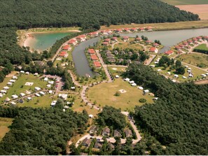 Exterior - Comfortable Holiday Home by the Water at a Recreational Lake (Oostrum)