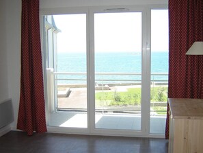 Apartment | Balcony - Apartment in Plougasnou With Stunning Sea Views (Plougasnou)