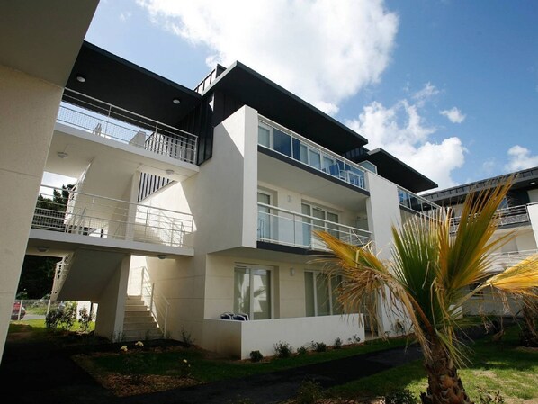 Exterior - Apartment in Plougasnou With Stunning Sea Views (Plougasnou)