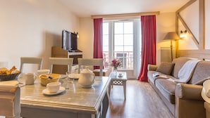 Dining - Norman-style Apartment With Beautyful Panoramic Views (Houlgate)