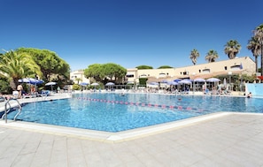 Outdoor pool - Apartment in France Amid Pine Trees (Agde)